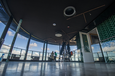 910394 Afbeelding van de werkzaamheden ten behoeve van de herbestemming van de watertoren (Heuveloord 25a) te Utrecht.